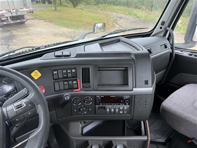 2022 Volvo VNR64T300