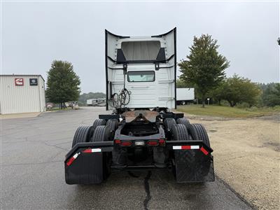2022 Volvo VNR64T300
