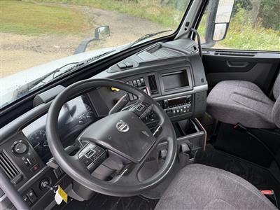 2022 Volvo VNR64T300