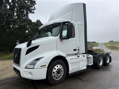 2022 Volvo VNR64T300