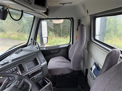 2022 Volvo VNR64T300