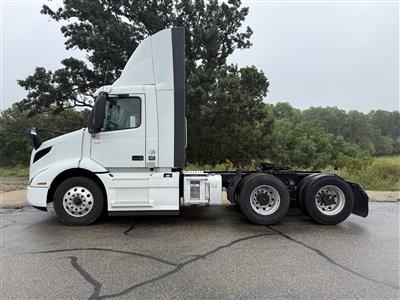 2022 Volvo VNR64T300