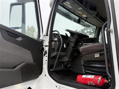 2022 Volvo VNR64T300