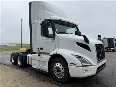 2022 Volvo VNR64T300