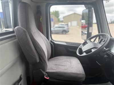 2022 Volvo VNR300