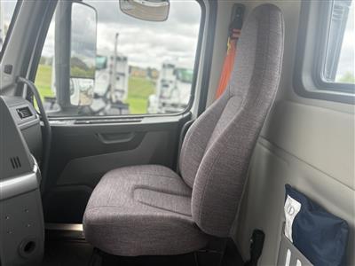 2022 Volvo VNR300