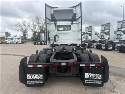 2022 Volvo VNR300