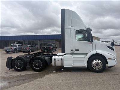 2022 Volvo VNR300