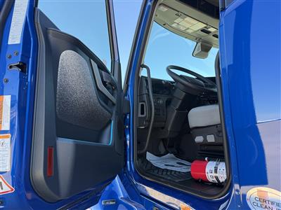 2027 Volvo VNL64T860