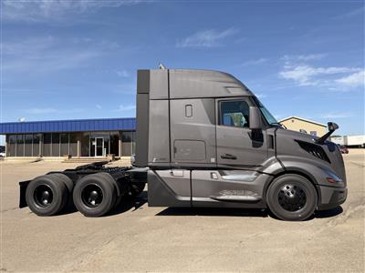 2027 Volvo VNL64T440