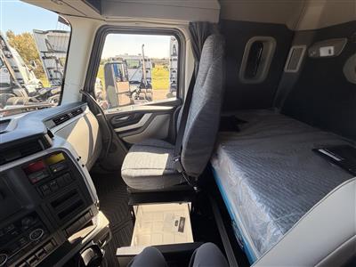 2027 Volvo VNL64T440