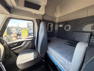 2027 Volvo VNL64T440