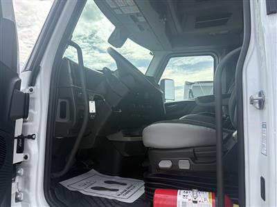 2027 Volvo VNL64T860
