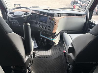2027 Volvo VNL64T860