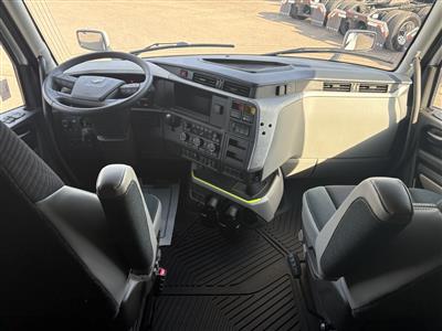 2027 Volvo VNL64T860