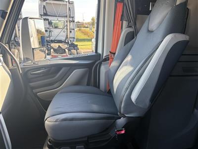 2027 Volvo VNL64T860