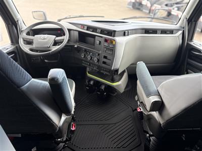 2027 Volvo VNL64T860