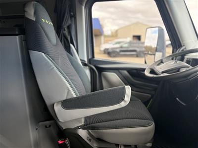 2027 Volvo VNL64T860