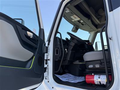 2027 Volvo VNL64T840