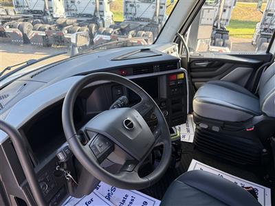2027 Volvo VNL64T840