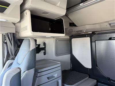 2027 Volvo VNL64T840