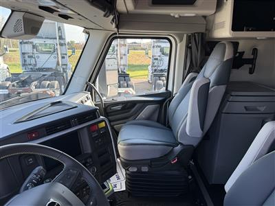 2027 Volvo VNL64T840