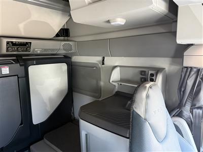 2027 Volvo VNL64T840