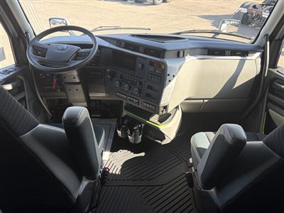 2027 Volvo VNL64T860
