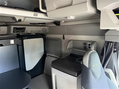 2027 Volvo VNL64T860