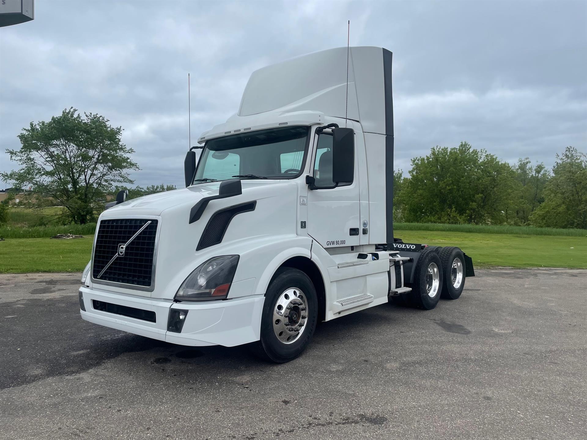 2016 Volvo VNL64T300