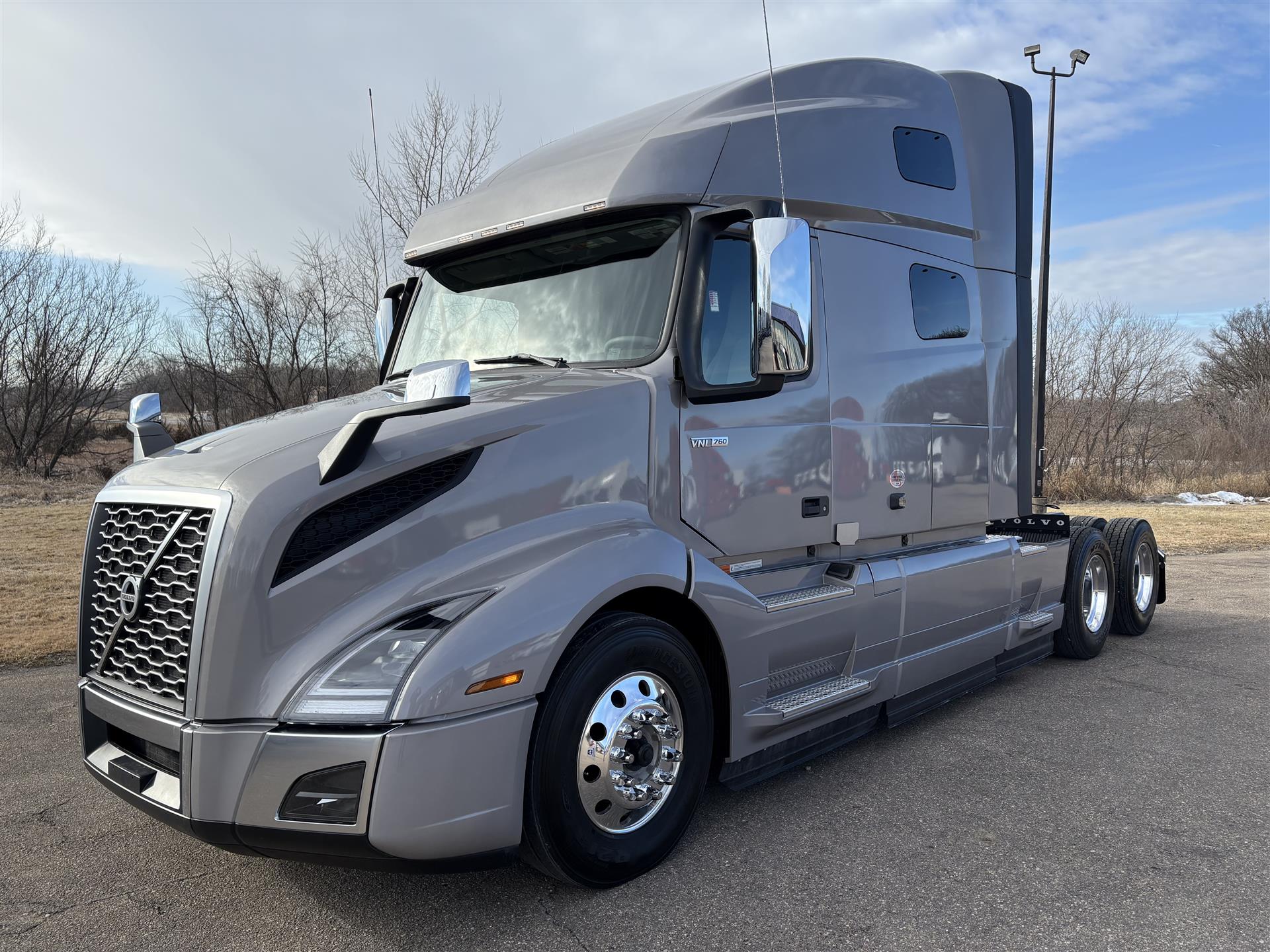 2025 Volvo VNL64T760