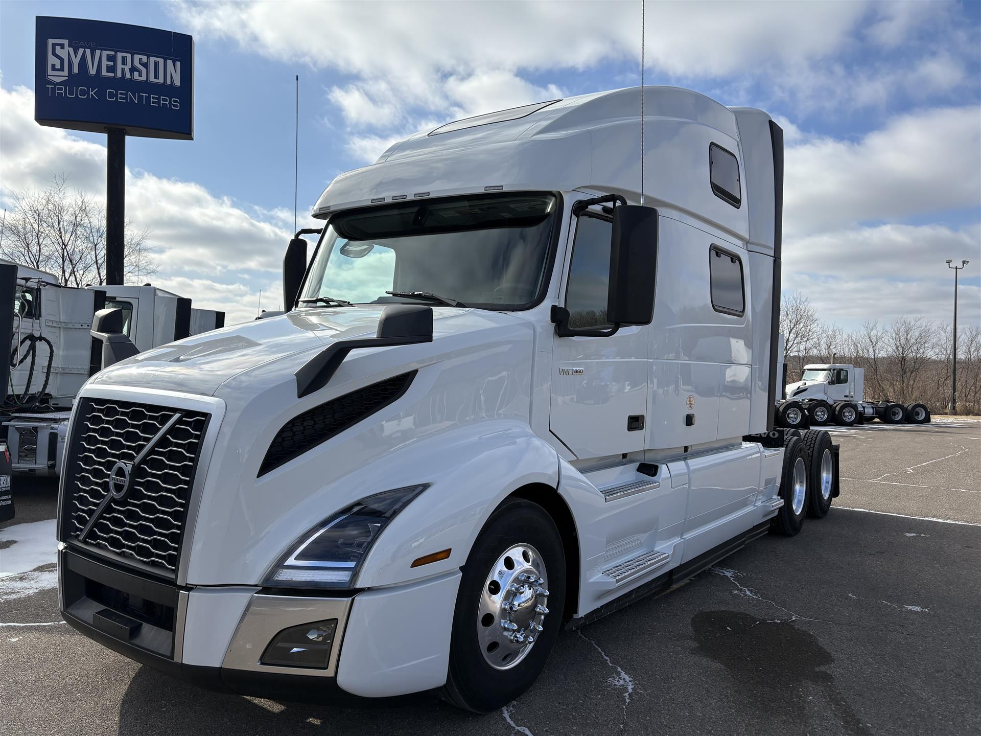 2023 Volvo VNL64T860