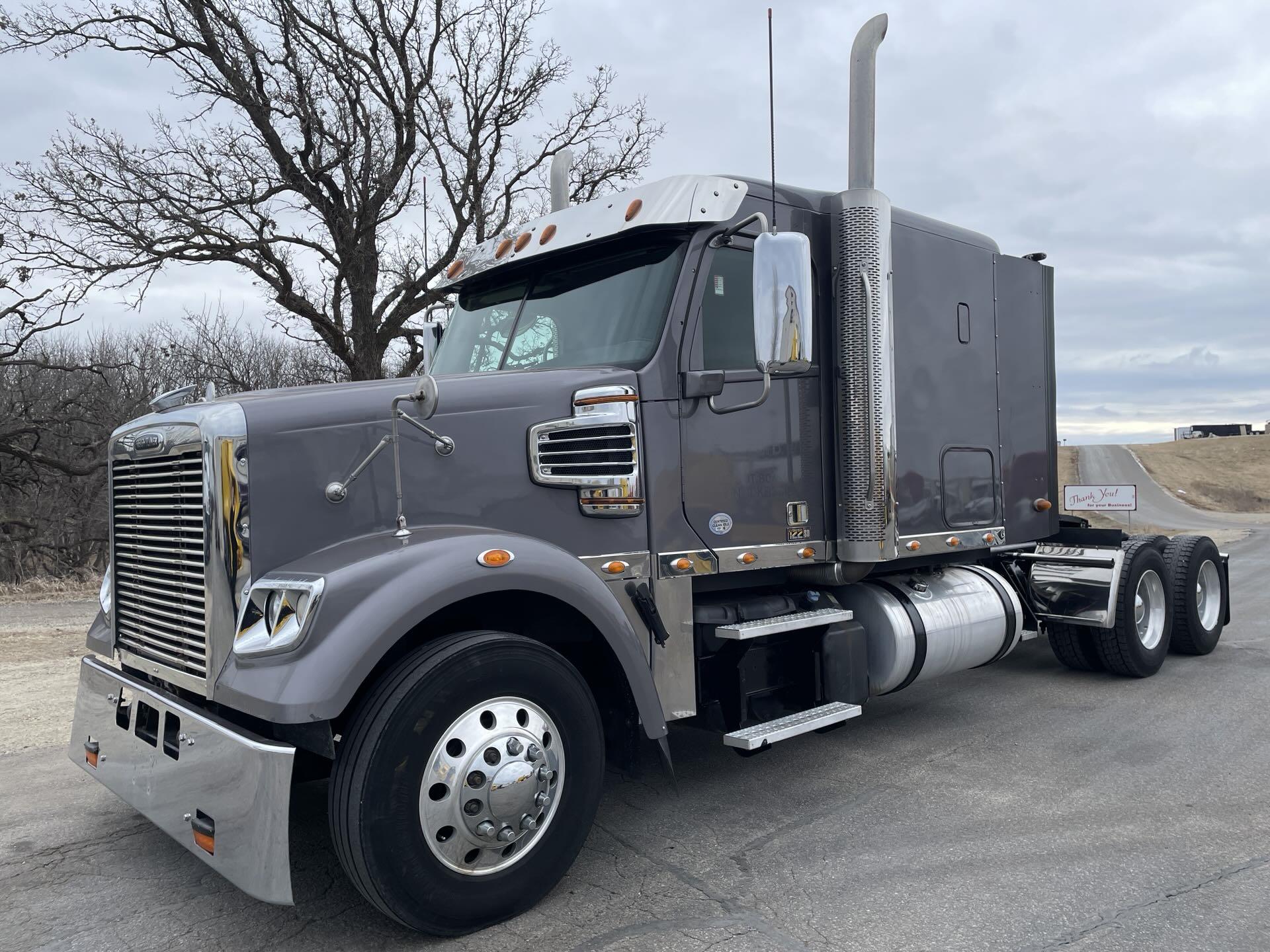 2018 Freightliner Coronado