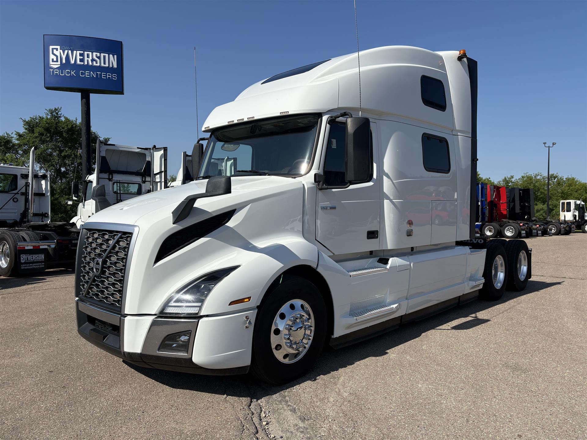 2023 Volvo VNL64T860