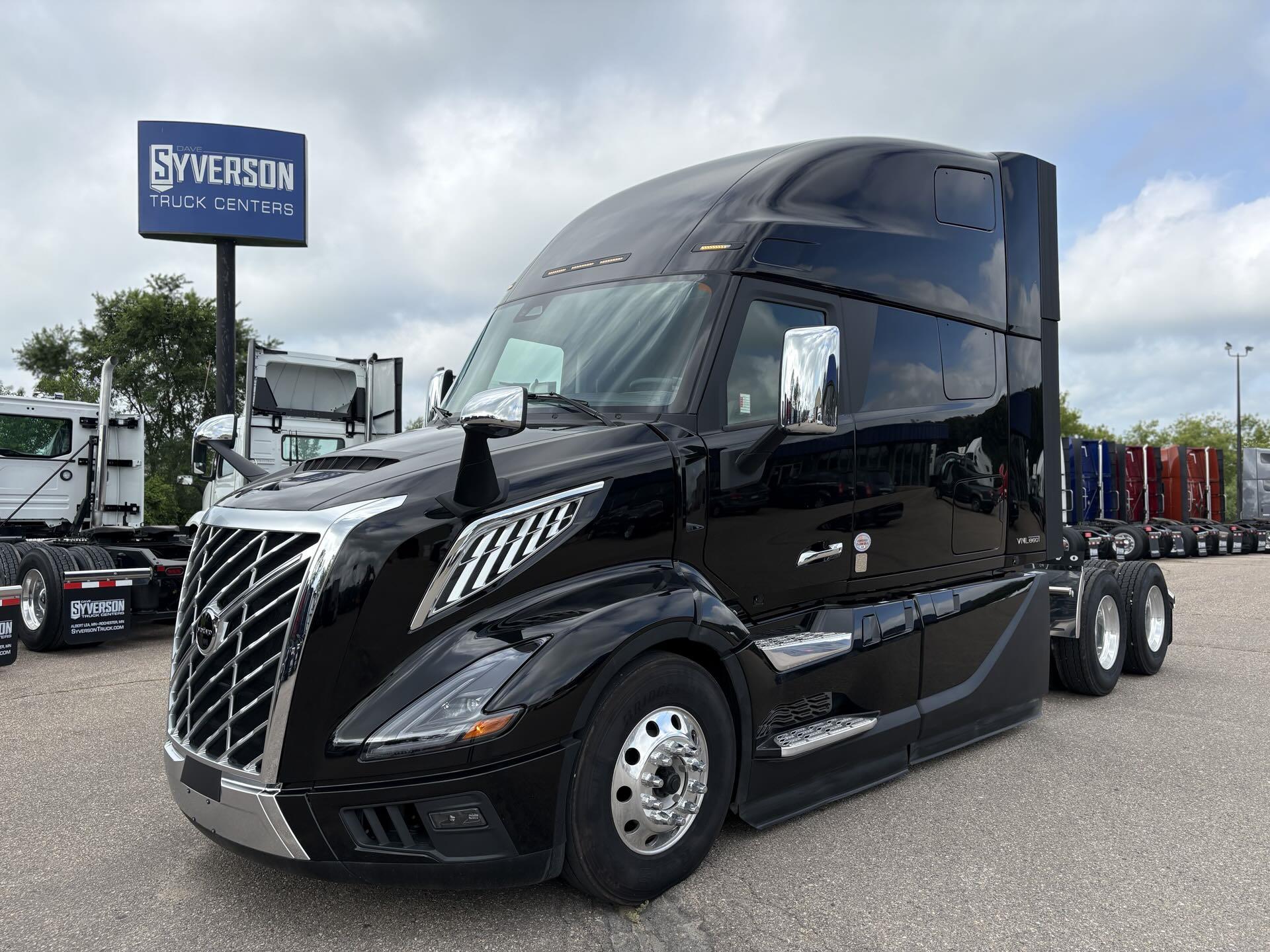 2025 Volvo VNL64T860
