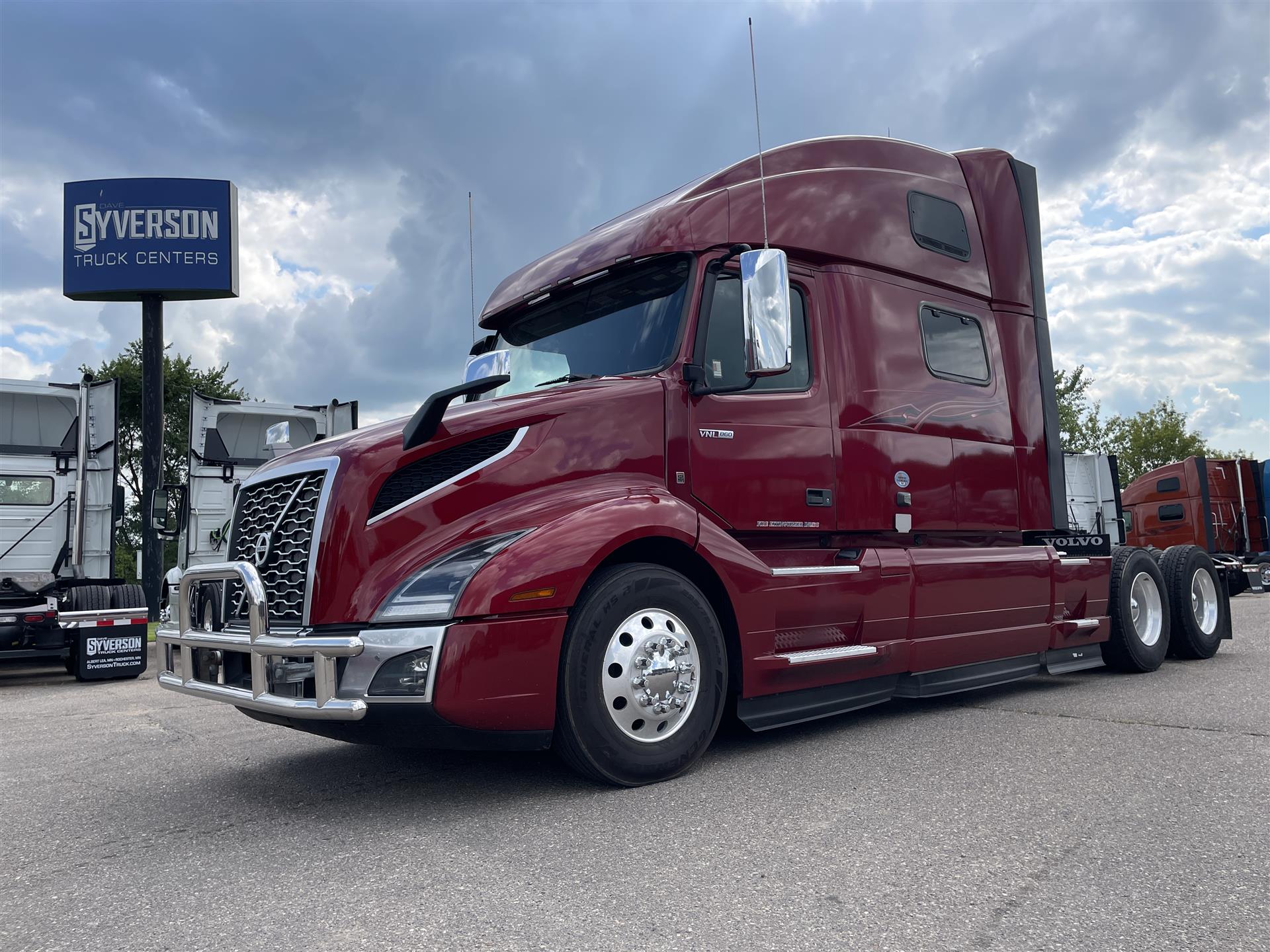 2022 Volvo VNL64T860