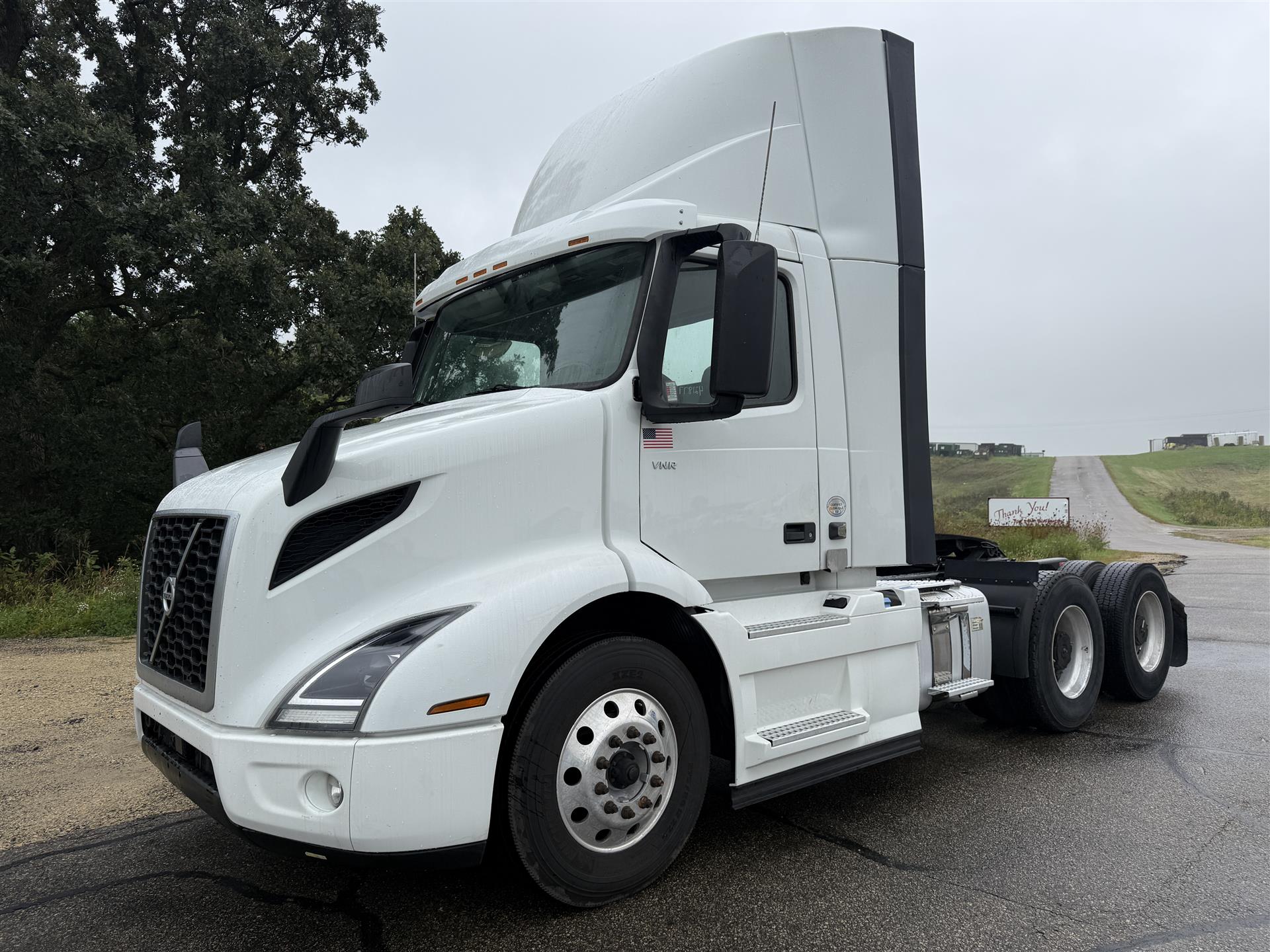 2022 Volvo VNR64T300