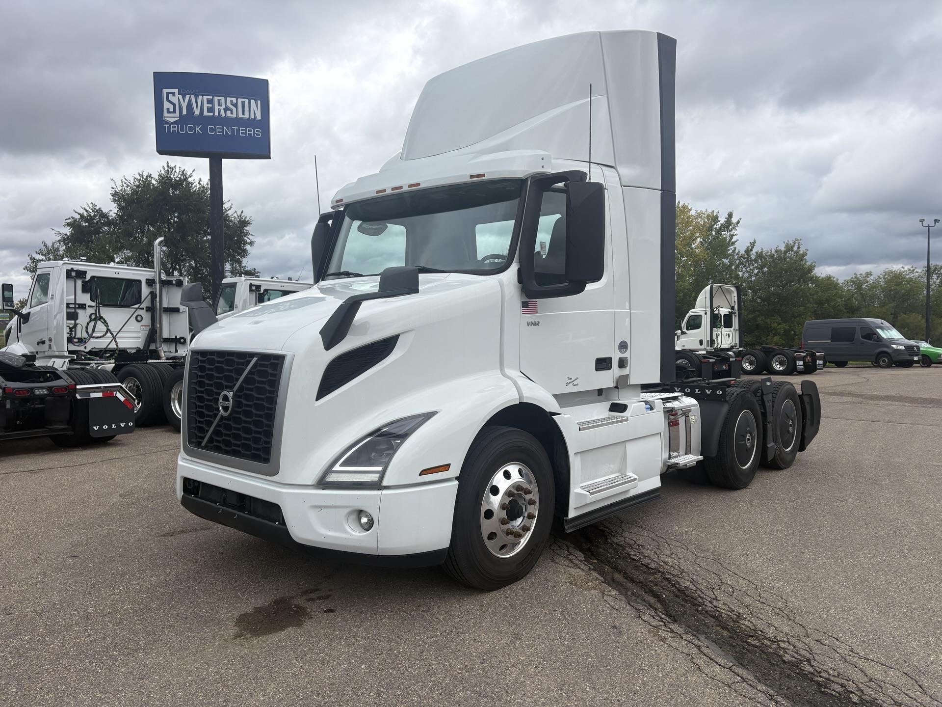 2022 Volvo VNR300