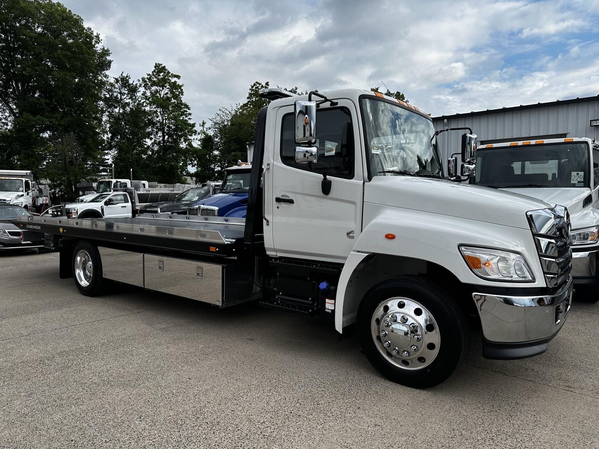 2025 Hino 