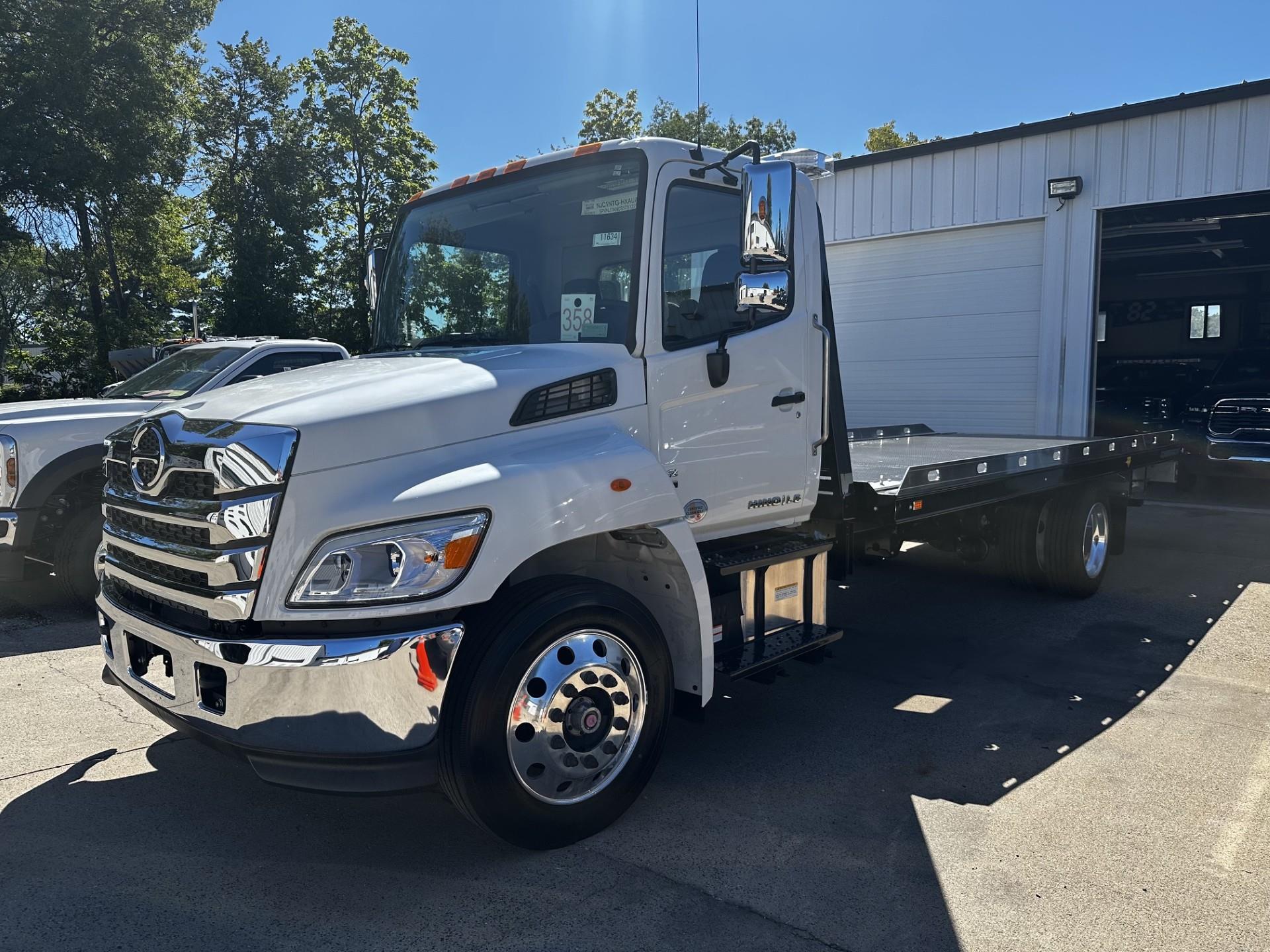 2025 Hino 