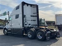 2025 Volvo VNL64T860