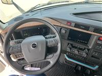 2025 Volvo NEW VNL860