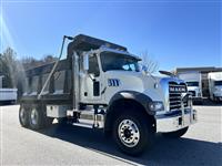 2022 Mack GR64F