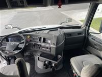 2021 Volvo VNL64T860