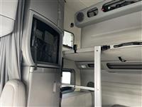 2021 Volvo VNL64T860