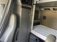 2021 Volvo VNL64T860