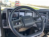 2025 Mack MD642
