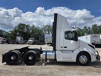 2022 Volvo VNL64T300