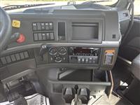 2022 Volvo VNL64T300