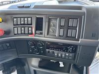 2021 Volvo VNL64T760